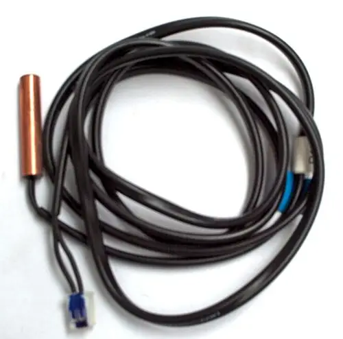 Temperatursensor mit elektrischen Anschlüssen und einem kupfernen Element. Von Daikin, geeignet für spezifische Heizsysteme.